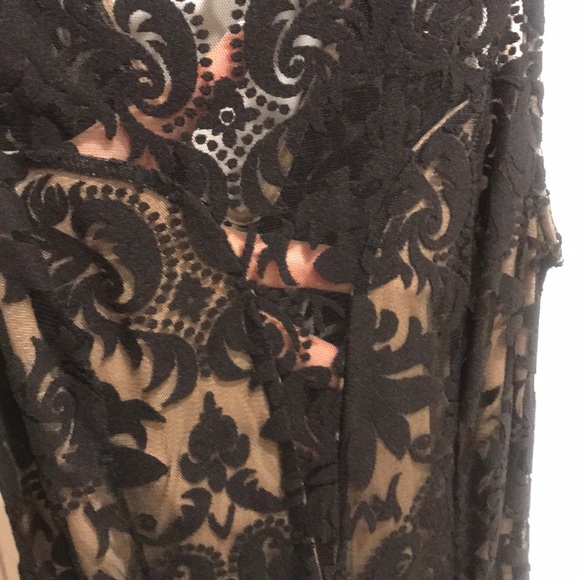 Beautiful black dress with a sexy slit on the side - Picture 2 of 6